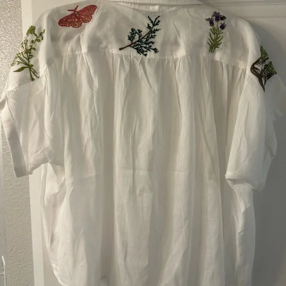 Embroidered White Short-Sleeve Peasant Top - Picture 6 of 9
